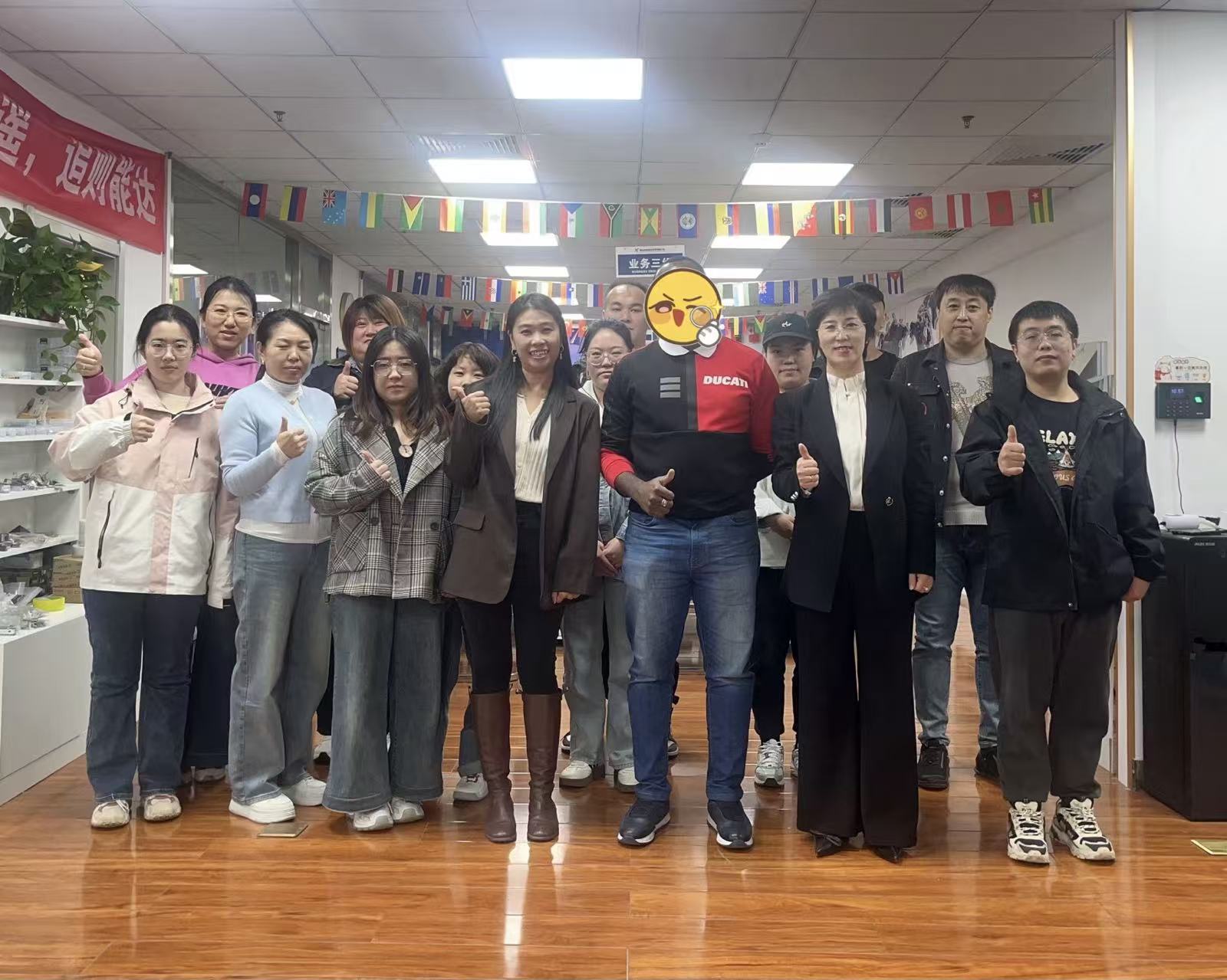 Foreign decoration project clients visited our company for inspection and jointly drew a new blueprint for cooperation