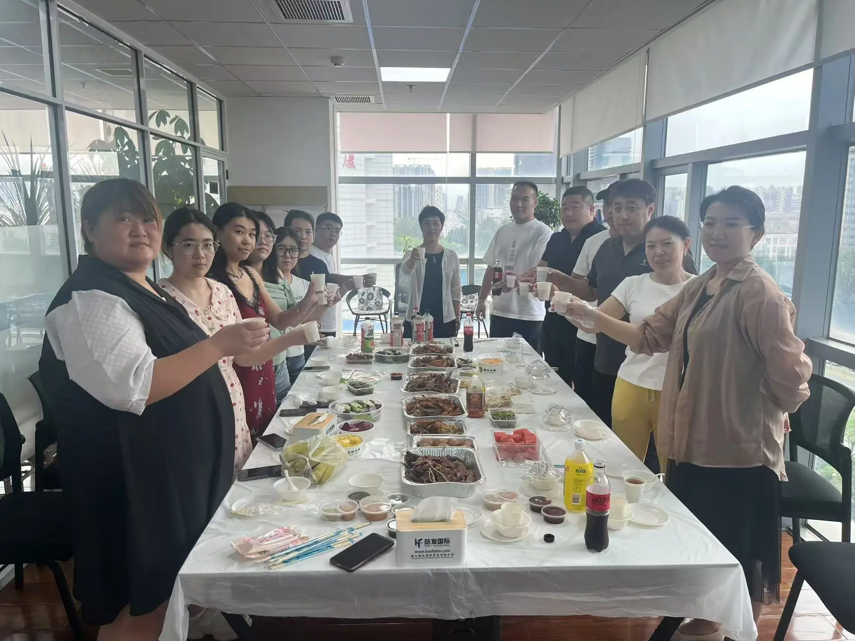 A heartwarming feast on the tip of the tongue! The HAOFA Company's whole roasted lamb dinner came to a successful conclusion