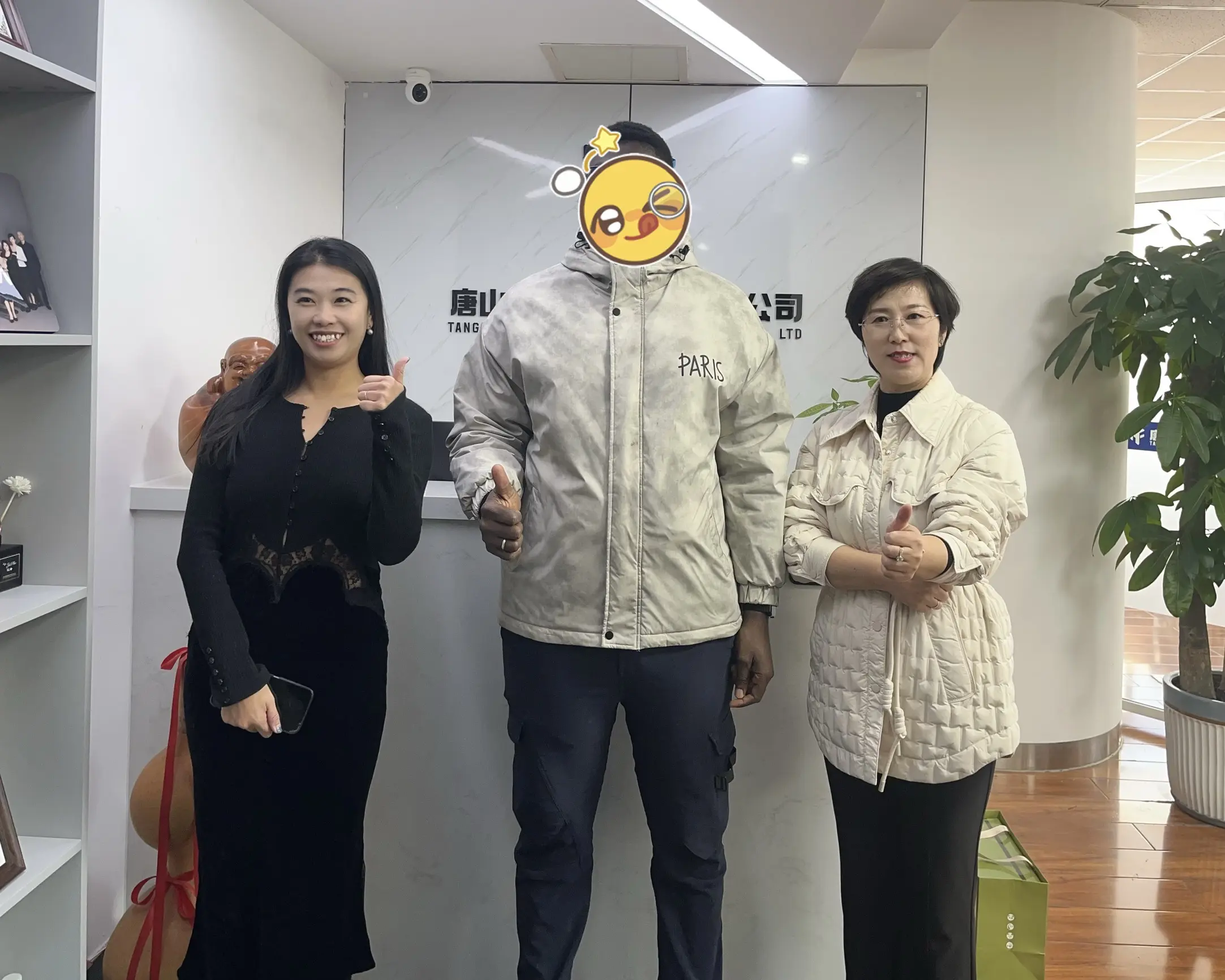 A client from Burkina Faso visited our company for an inspection, jointly embarking on a new journey of cooperation in building materials